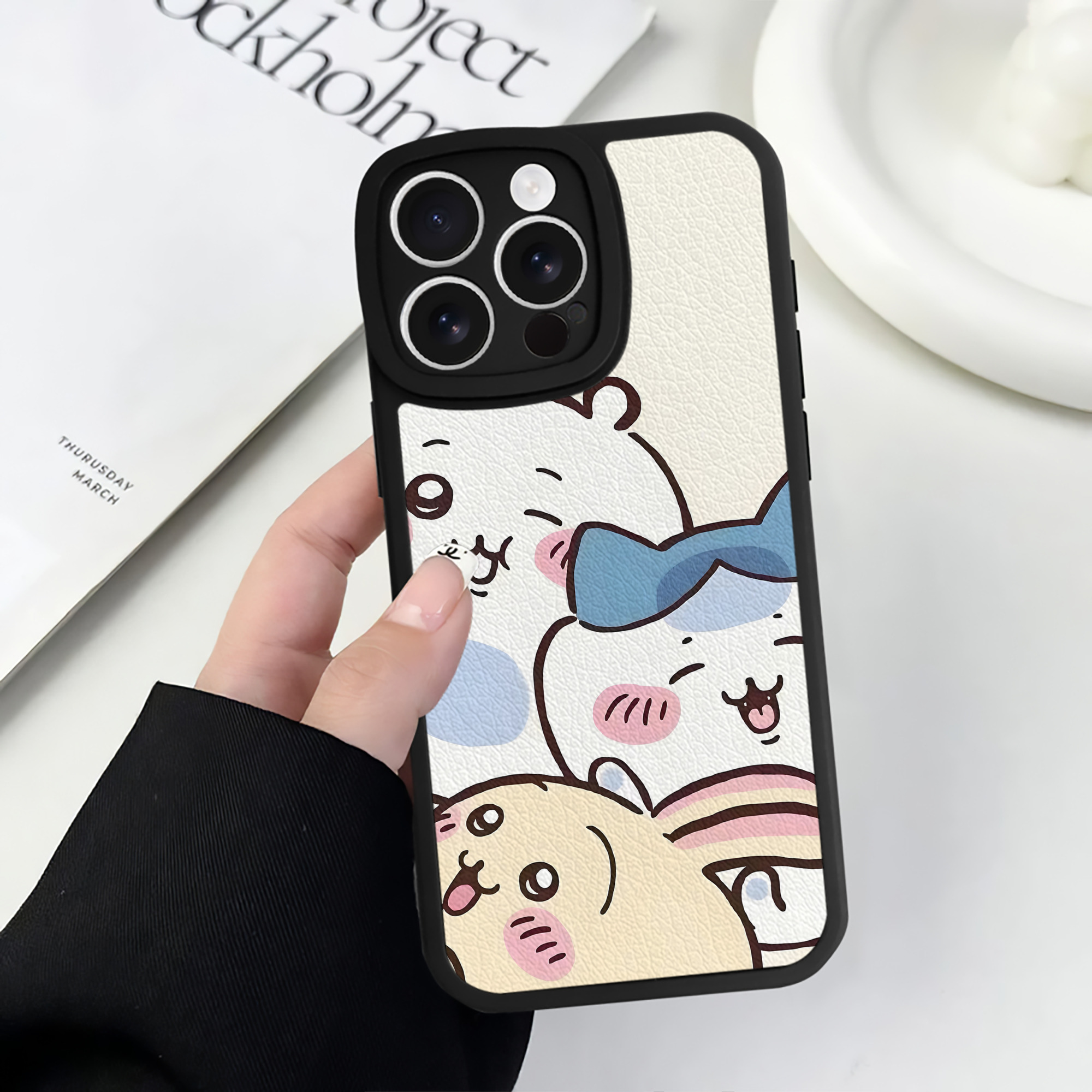 （画像用） ちいかわ Chii-kawa 【iPhone 16シリーズ対応】シリコンスマホケース（レザー調） 材質：シリコン